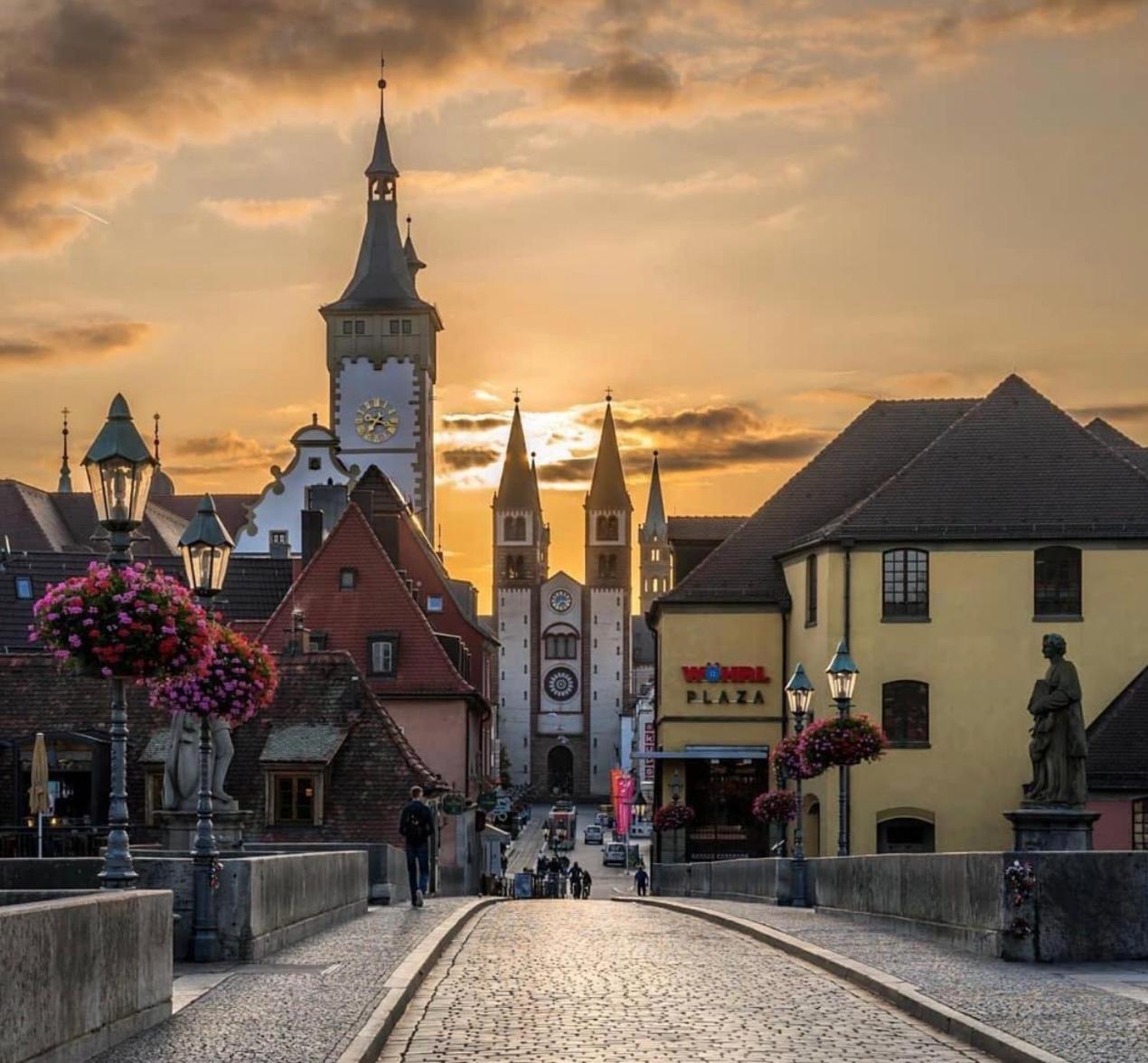 Wohnung Alte Mainbruecke - Gratis Kaffee - Netflix - Balkon Würzburg Esterno foto
